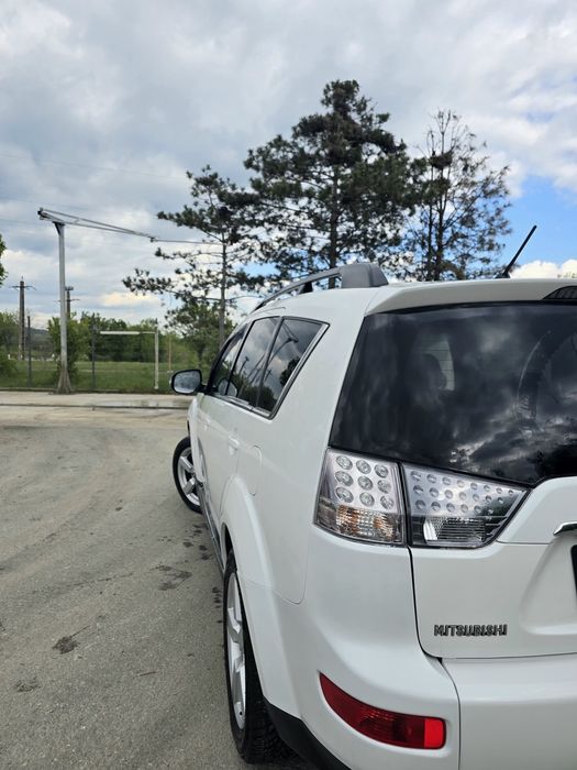 Vând Mitsubishi Outlander 2012 4x4