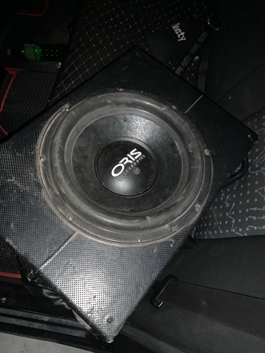 Продам сабвуфер с усилителем