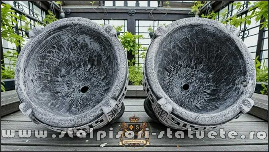 Vază ornament versace, gri patinat, model V8.