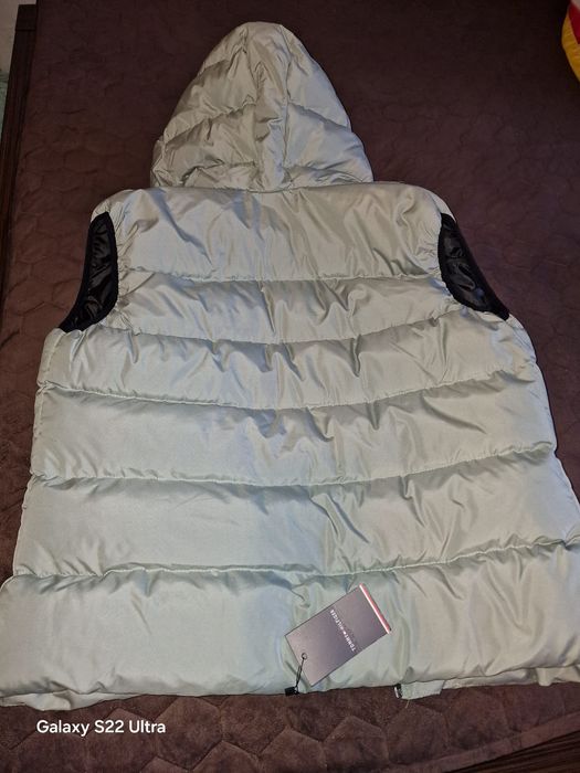 Vesta Tommy Hilfiger marine xxl 90-100 kg noua cu eticheta