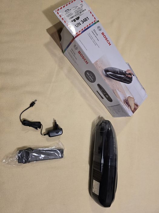 Vand aspirator de mana BOSCH Move BHN24L  0.3l, 21.6V autonomie max 45 min, High Airflow System, negru