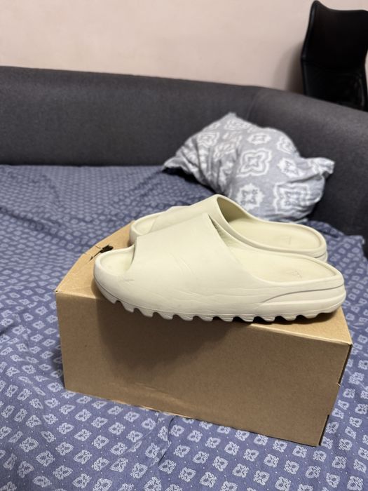 Yeezy Slides Bone