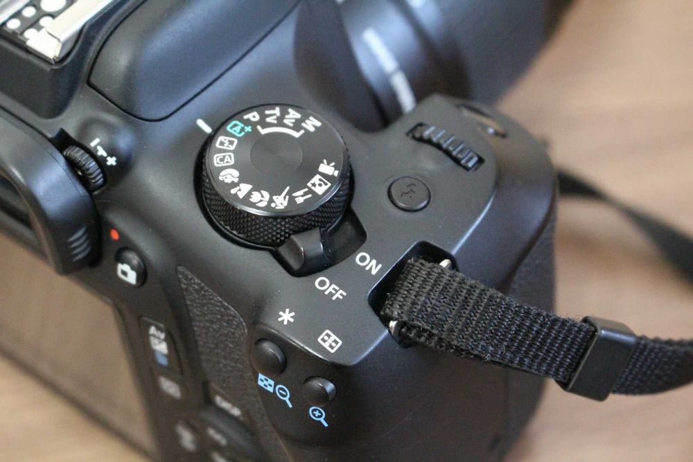 Фотоаппарат Canon EOS 1300D