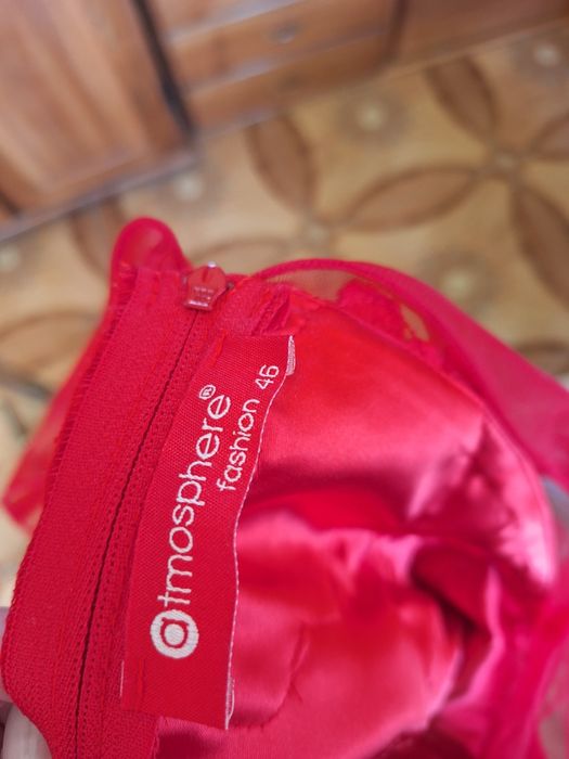 Vând rochie roșie midi mărimea 46