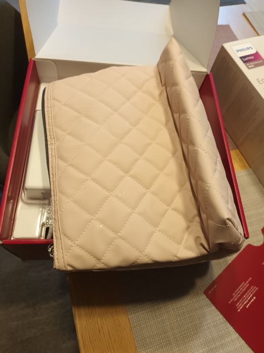 фотоепилатор " Philips - Lumea " 9900 BRI973/00 , нов - неизползван