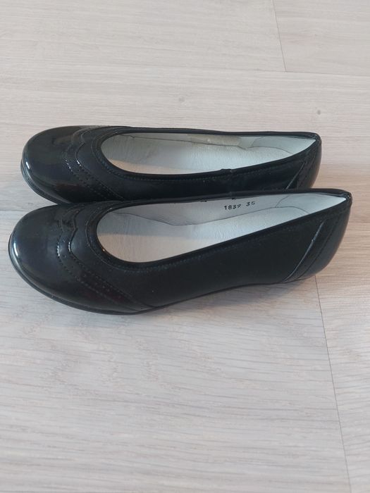 Обувь для девочки лодочки и лоферы  кожаные 36 размера