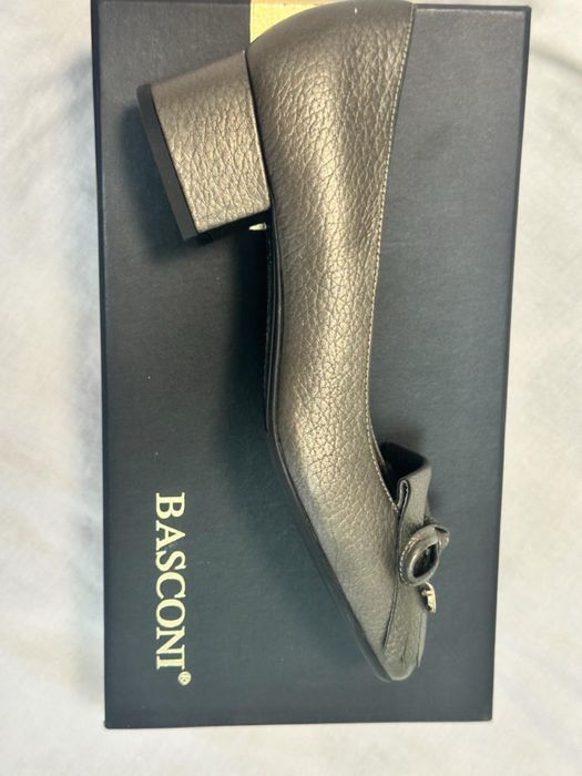 Продаются новые туфли Basconi