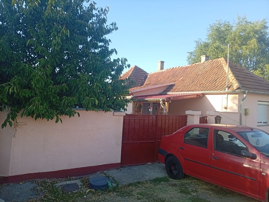 Vind casă 3 camere