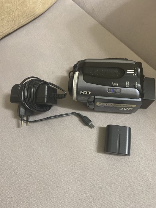 Видео камера  JVC Everio GZ-MG30U