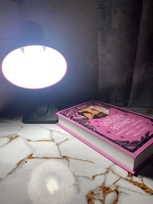 Книга”Драма квинс”