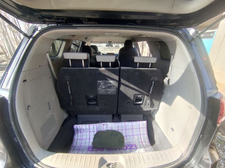 Kia carnival sotiladi