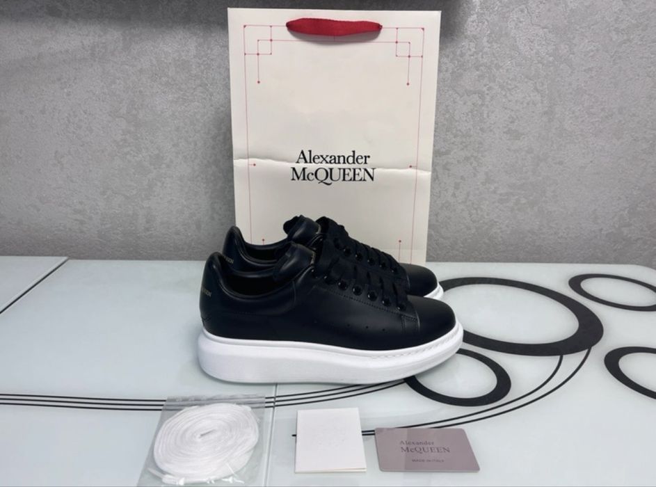 Adidasi Alexander mcqueen black and white