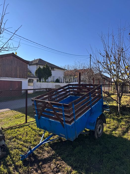 Ремарке за кола регистриран