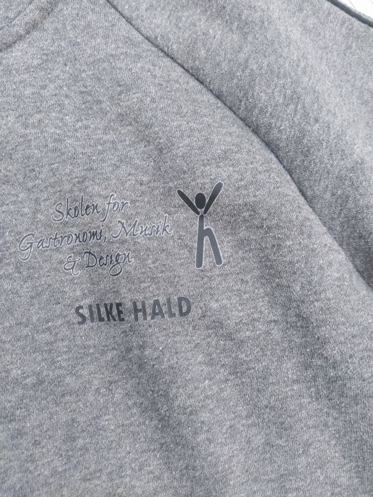 Продавам свичър унисекс тъмно сив