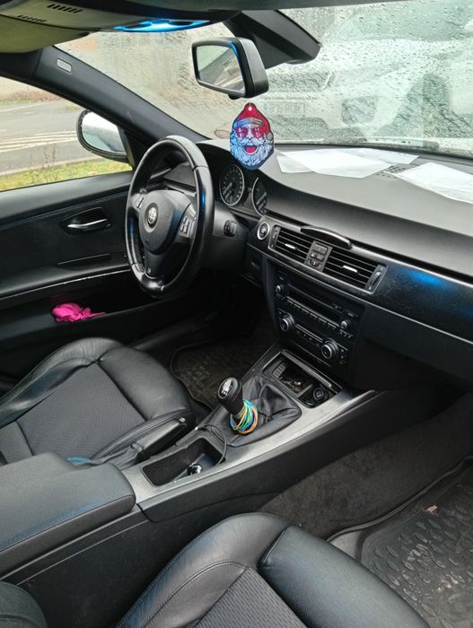 Vând BMW seria 3 preț 4100 discutabil