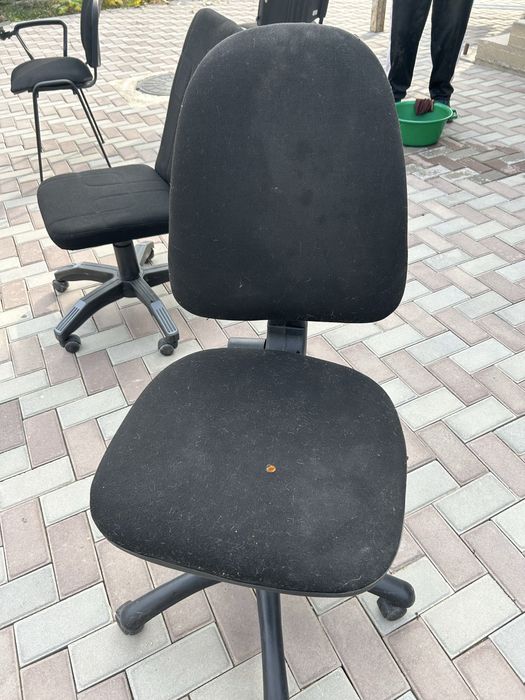 Стулья офисные и кресла