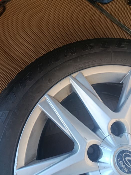 Продам диски с шинами от LX 470