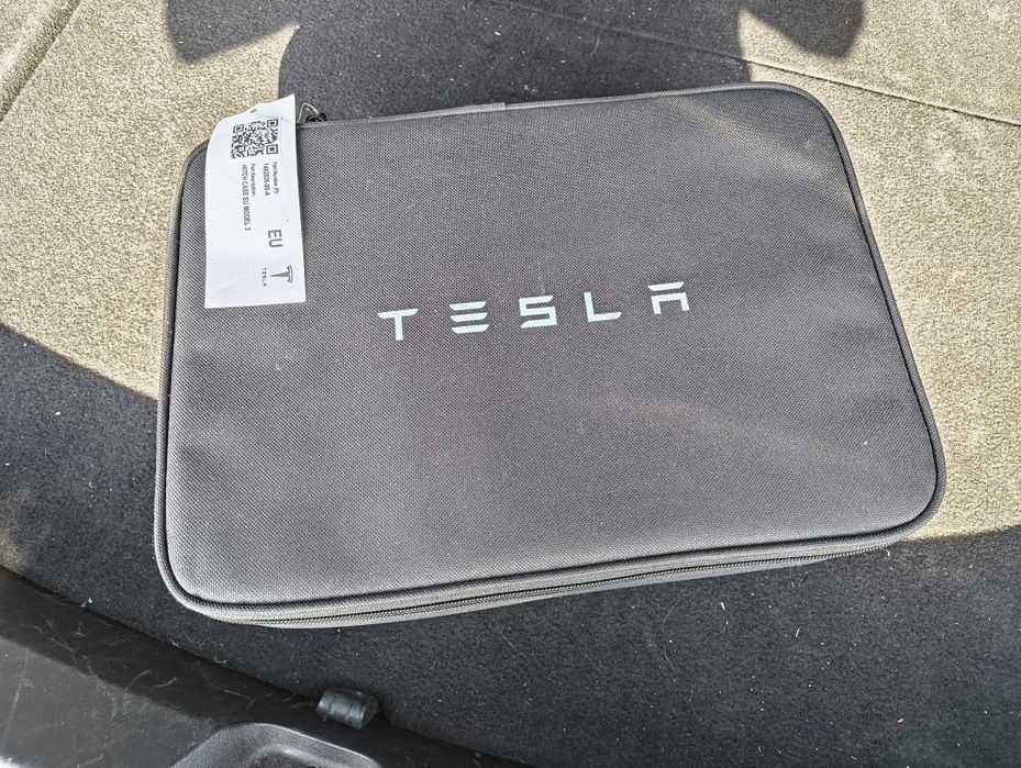 Теглич за Tesla Model Y и Model 3 НОВ