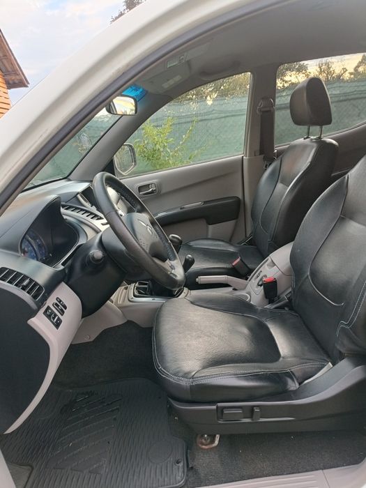 Mitsubishi L200 fabricație 2008 impecabil cu carte service