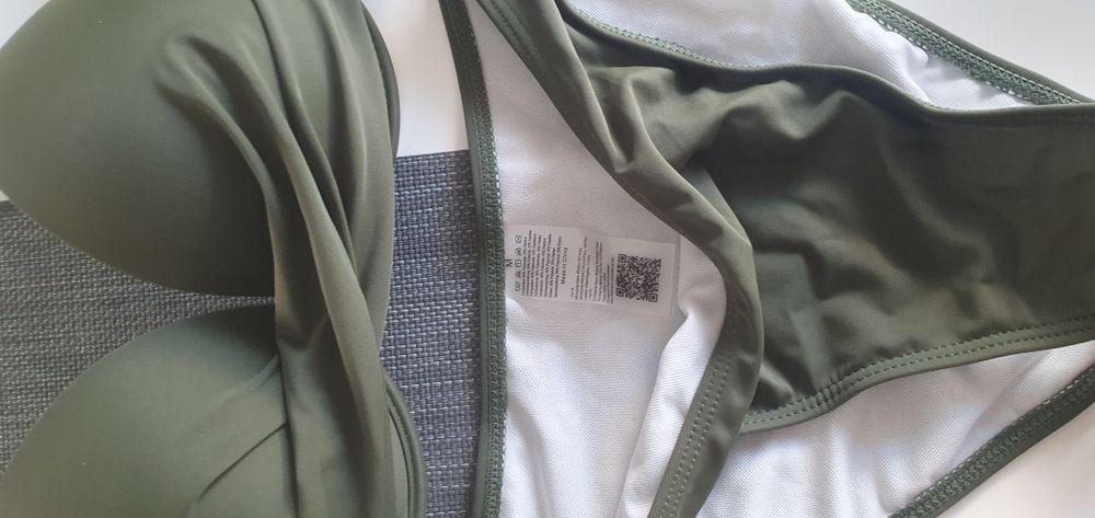 Vând costum de baie verde măsura M