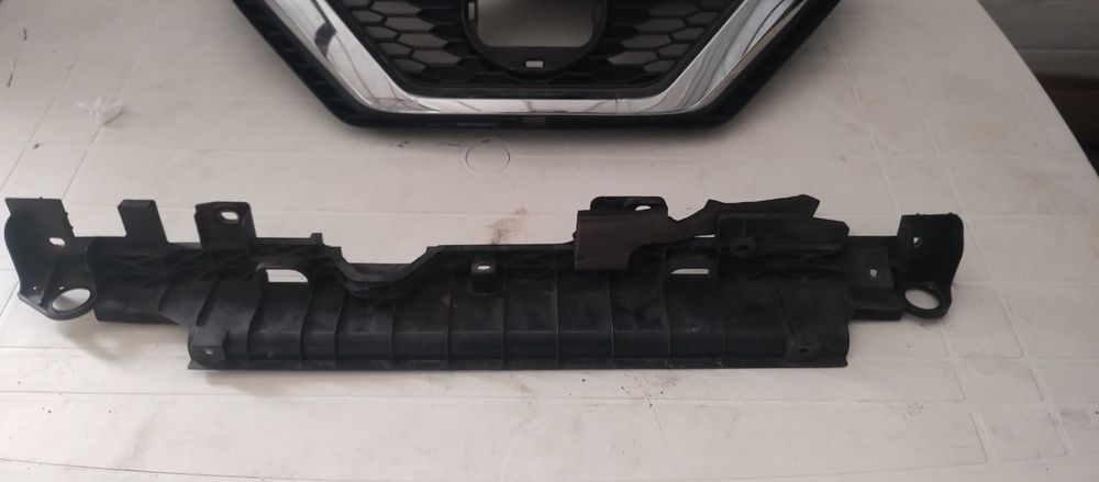 Grila bara fata , trager Nissan Qashqai J11