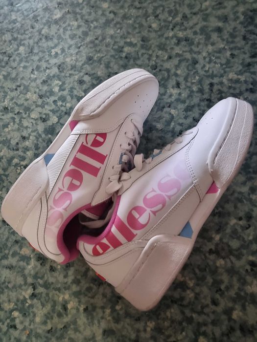 Маратонки,почти като нови и подадък къси панталонки.