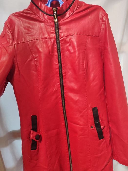 1 yil kiyilgan koylak, faqat mehmon va toyga borilganda kiyilgan