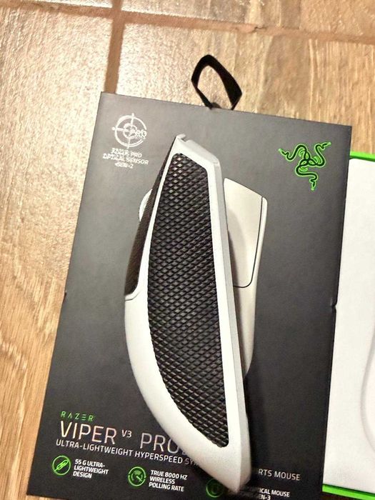 Vând Razer Viper V3 Pro White Edition, complet nou