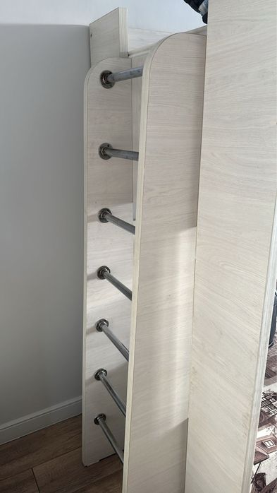 Продаю двуярусную кровать