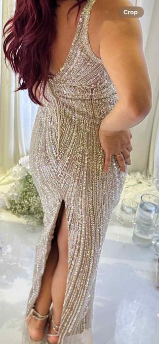 Официална рокля цялата в пайети поръчвани извън България М размер