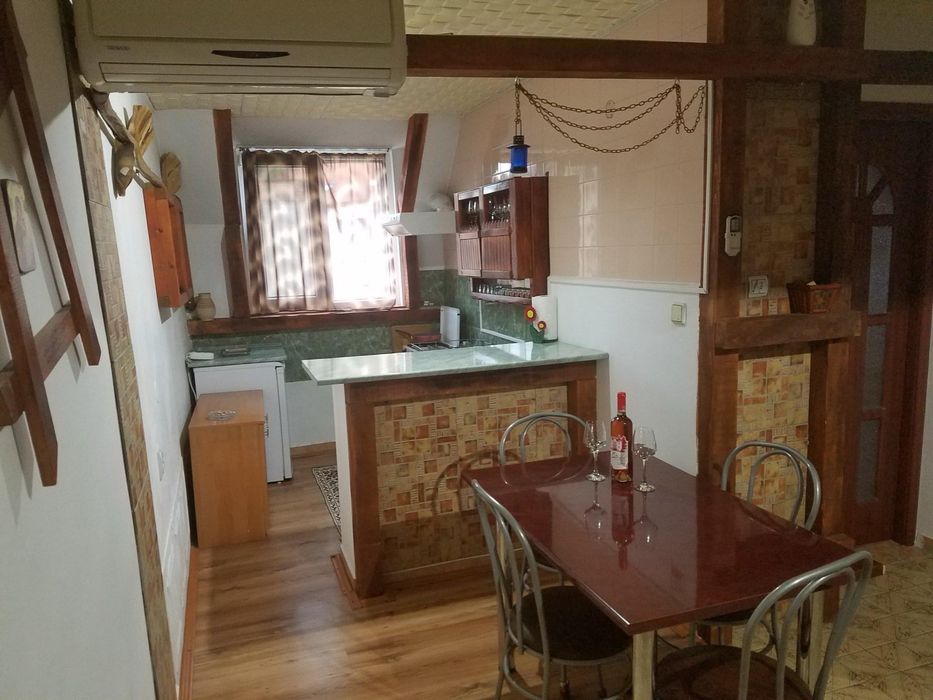 Apartament spațios cu 2 camere de vânzare în Băile Herculane