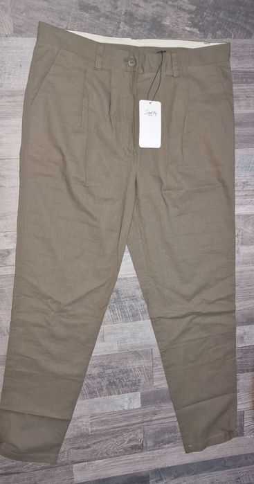 Vând pantaloni .
