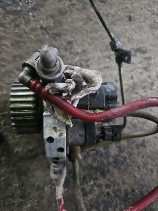 Pompa inalta Iveco Daily 35C10 2.3 HPI 95 de cai motor F1AE0481A an 20