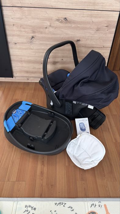 столче за кола  Сhicco 0+ (мах13кг) перфектно състояние