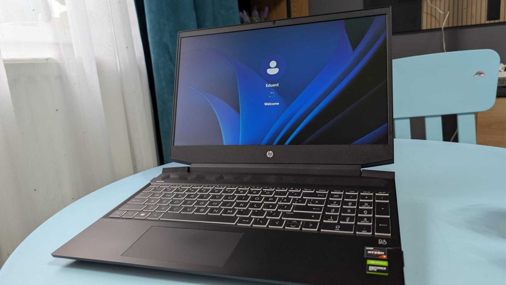 Vând laptop HP Pavilion Gaming de 15.6
