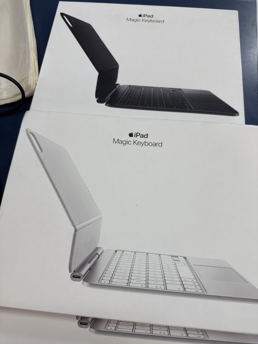 Apple Magic Keyboard iPad Pro 11 M4 Black si White Sigilat