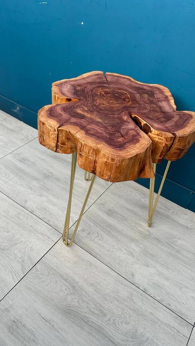 Кофейный столик из дерева