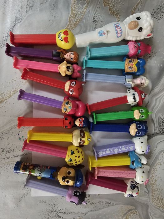 Различни плюшени играчки