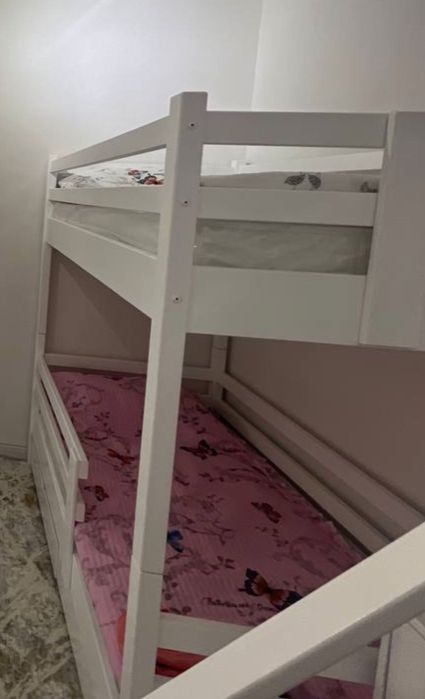 Деревянная двухъярусная кровать для детей