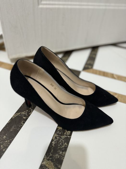 Туфелька черная замша