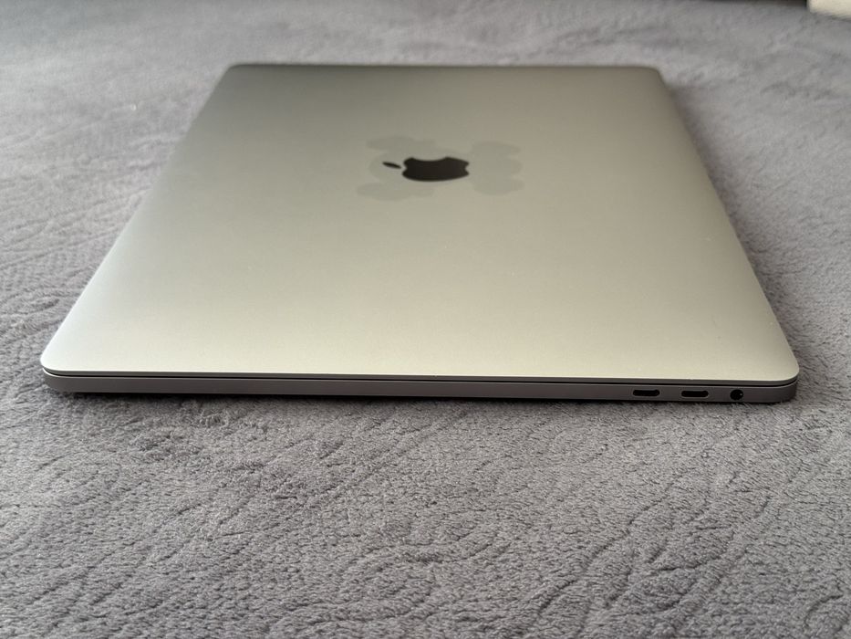 15.4'Macbook Pro 15 2018 Touchbar/Core i7/16GB DDR4/Radeon 555X/256GB