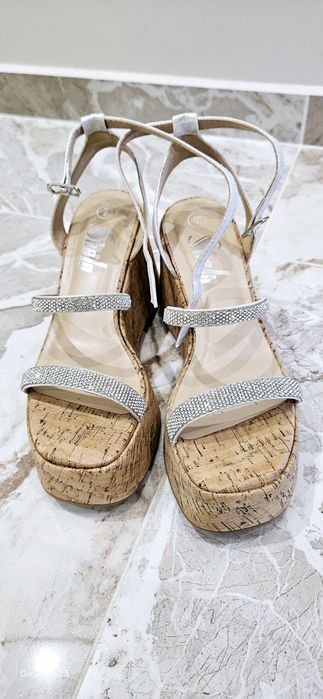 Дамски сандали на платформа