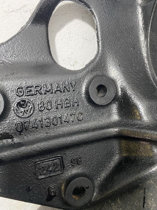 Suport pompa injectie Vw Lt 2.5 TDI ANJ 102 cp 109cp 074130147C