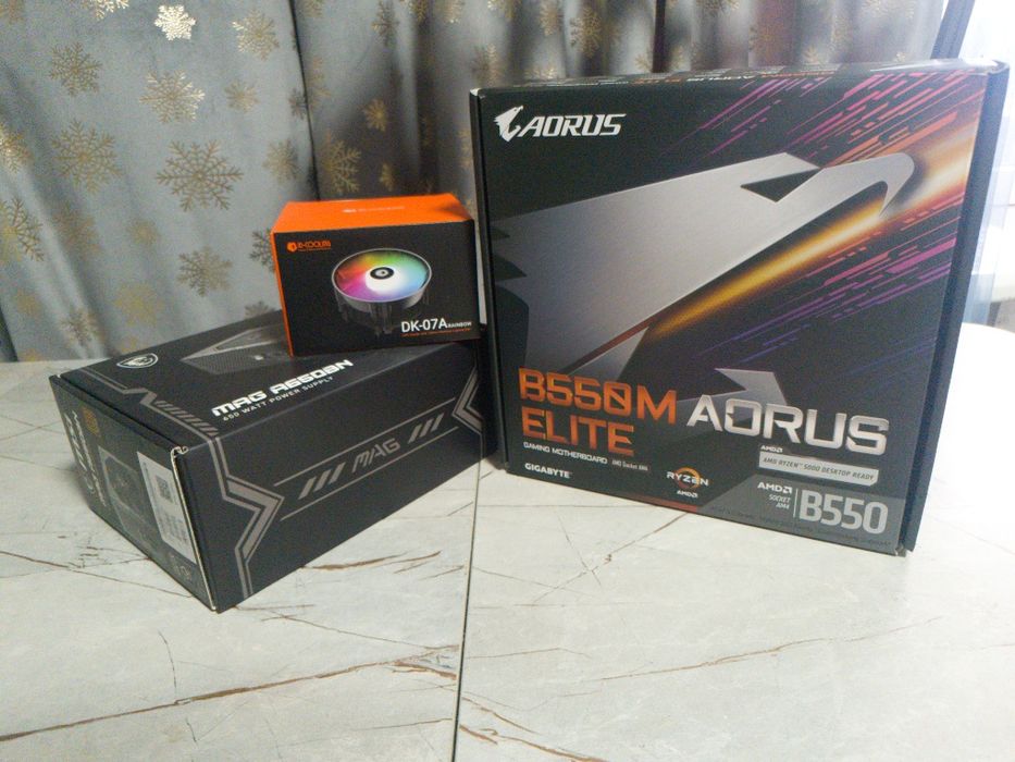 Набор из материнской платы, бп и кулера