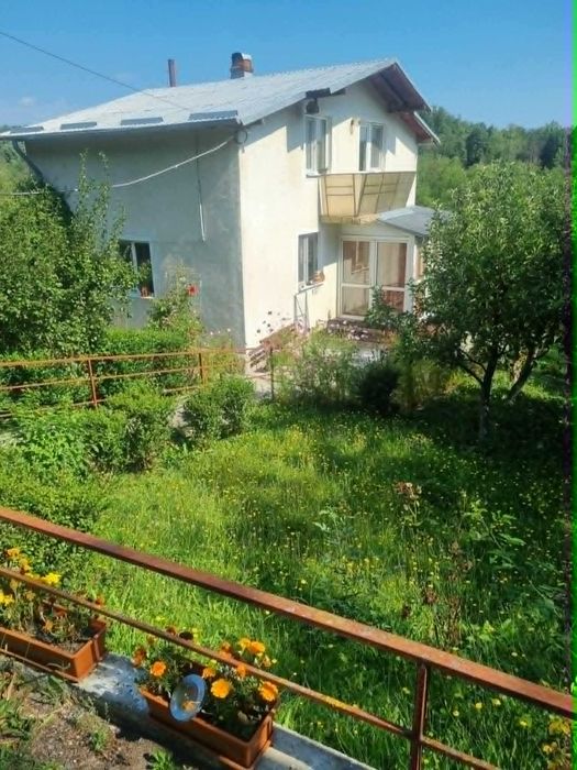 Vand casa locuilbila in zona retrasa, com. Babana jud. Arges.