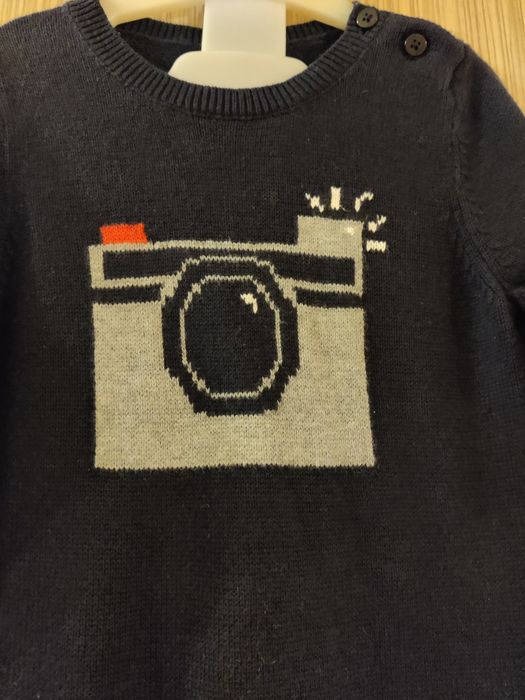 Costum tricotat Gap 6-9 luni bleumarin stare foarte buna 100% bumbac.