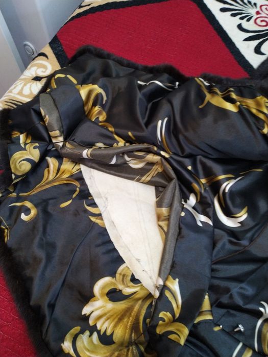 Продаю шубу норковую.