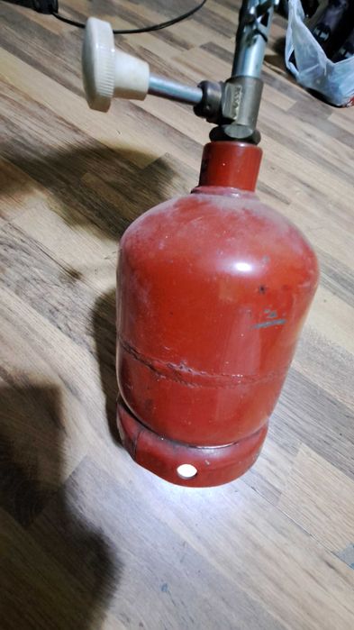 Газова лампа за осветление към бутилка с кранче,к-т бутилка и лампа