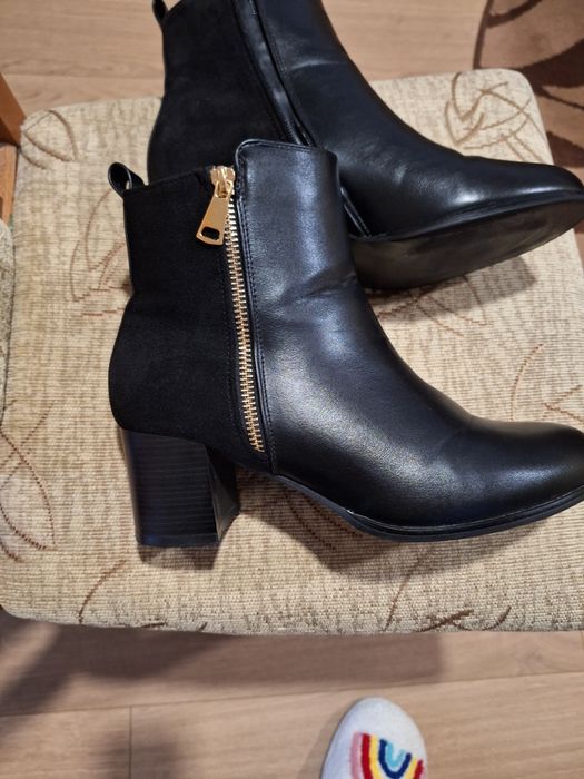 Дамски боти с ток