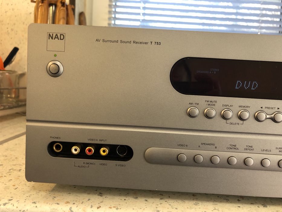 NAD T-753 ресивър